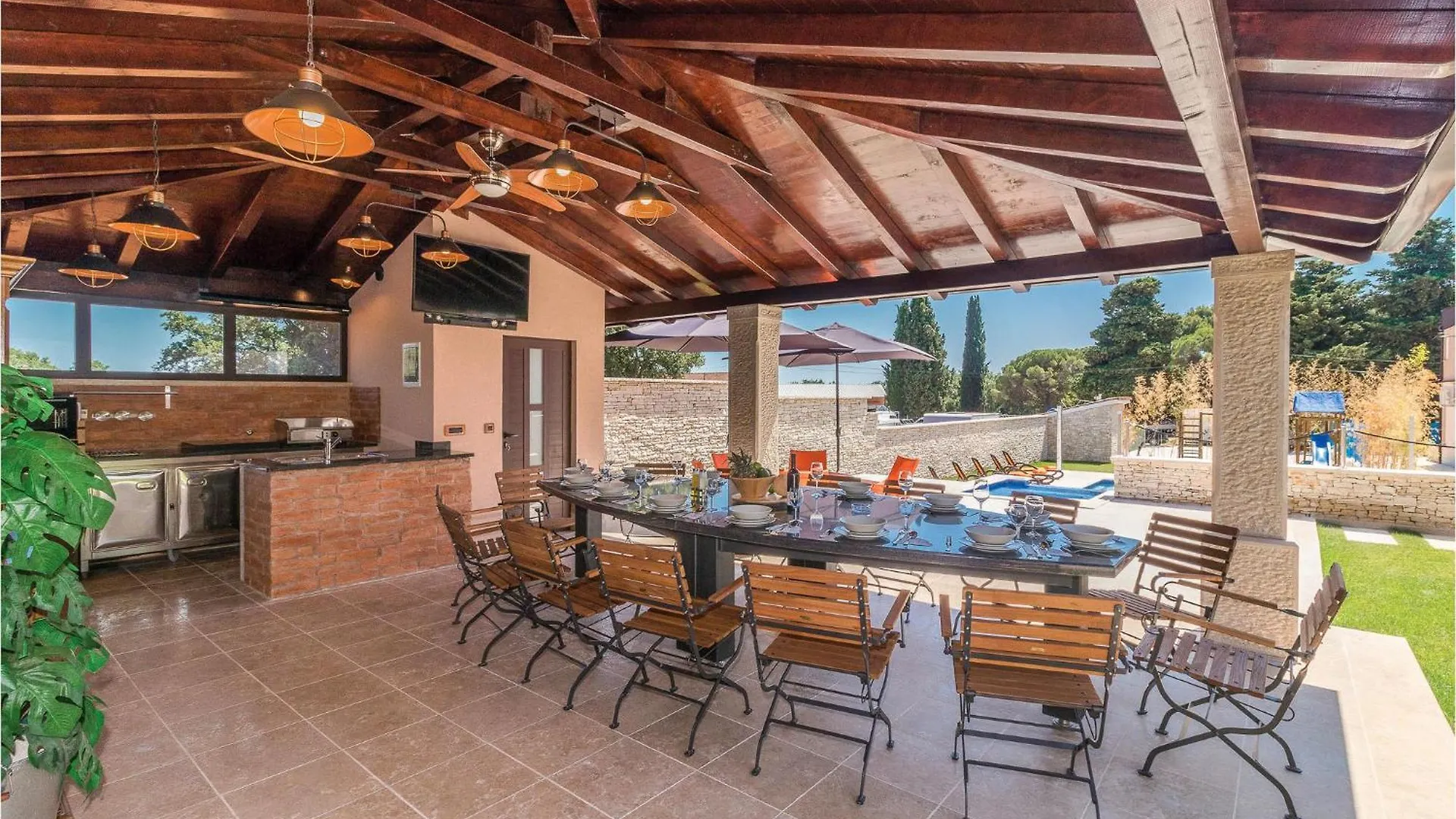 7 Bedroom Cozy Home In Valtura Kroatien