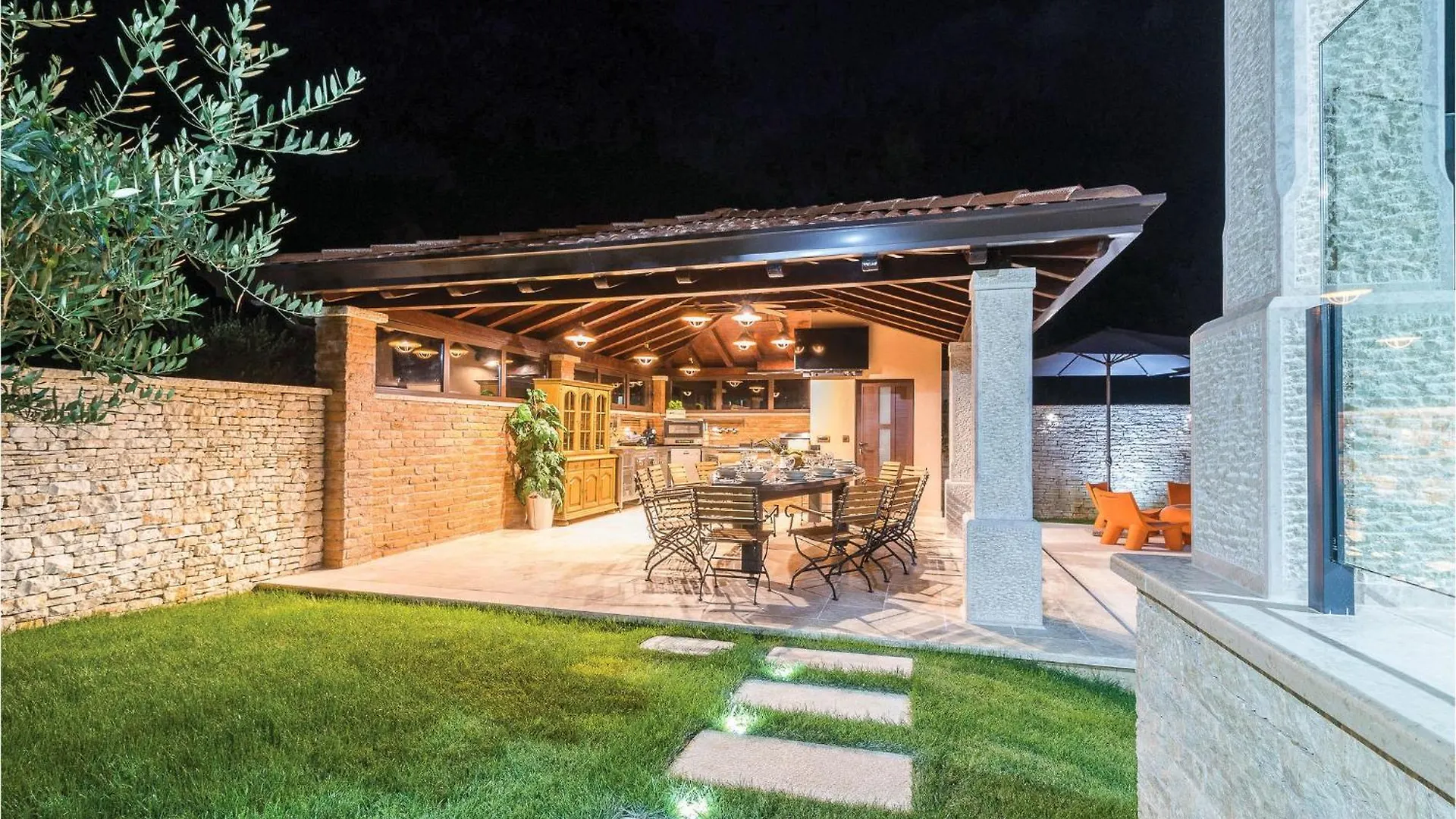 7 Bedroom Cozy Home In Valtura Chorwacja