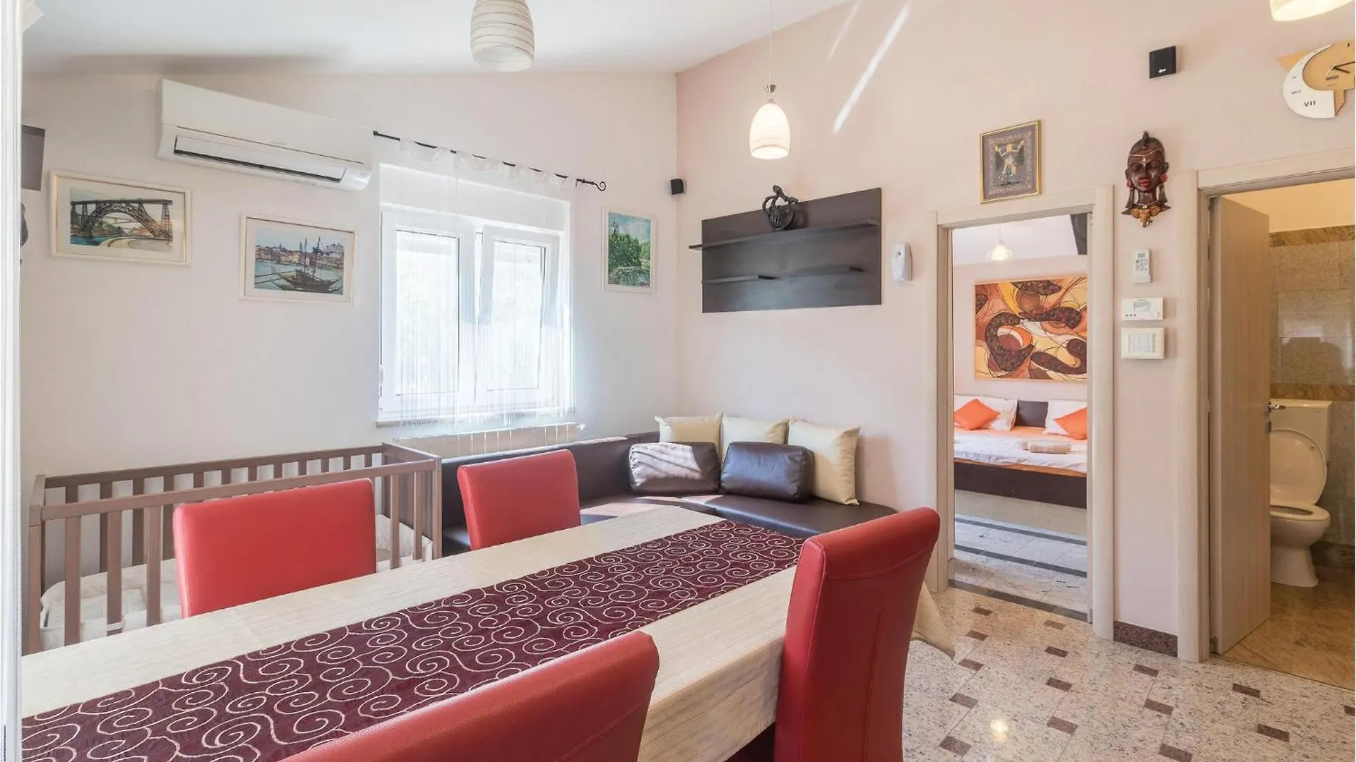 7 Bedroom Cozy Home In Valtura