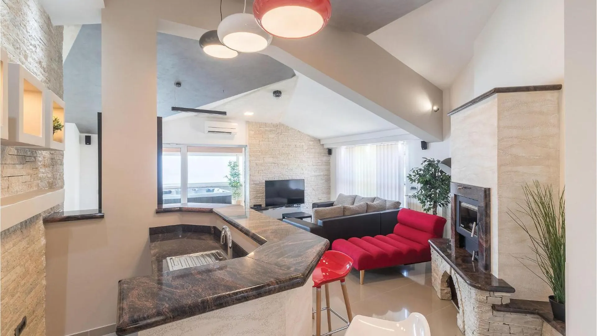 7 Bedroom Cozy Home In Valtura Kroatien