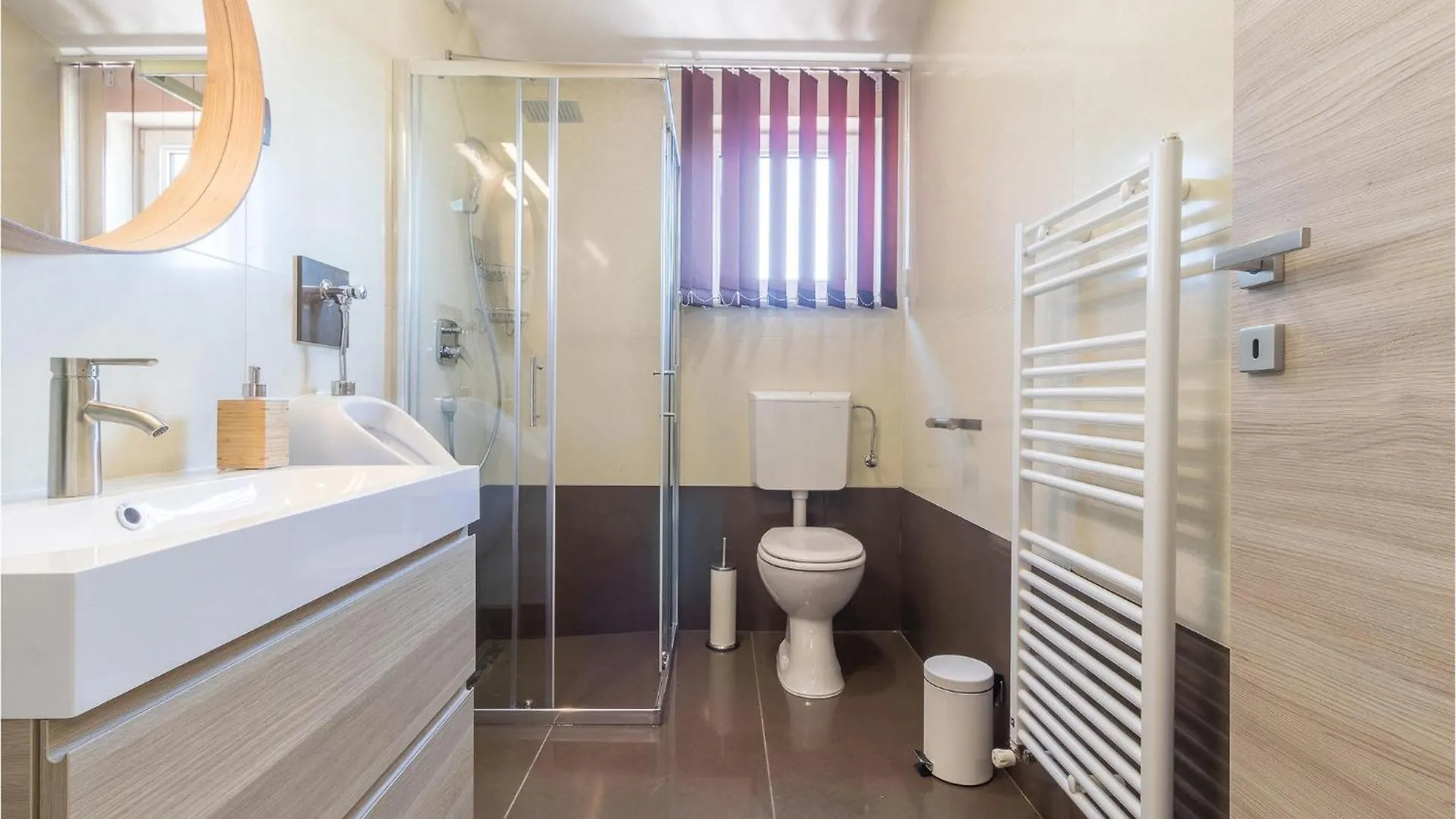 7 Bedroom Cozy Home In Valtura